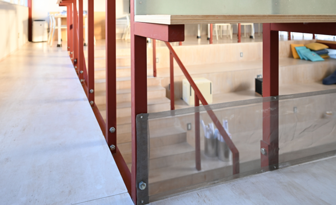 某オフィスの手すり落下防止